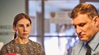 The Flight Attendant 1x5